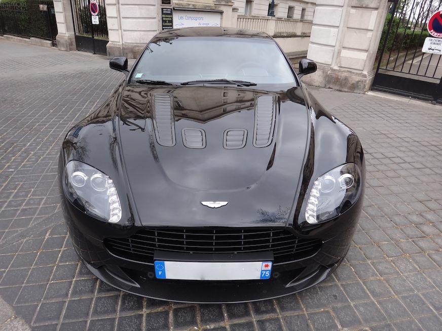 Aston Martin V12 VANTAGE
